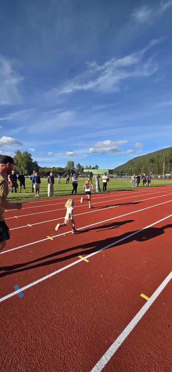 Lenke til artikkel: Snora er klippet: Noresund stadion er offisielt åpnet
