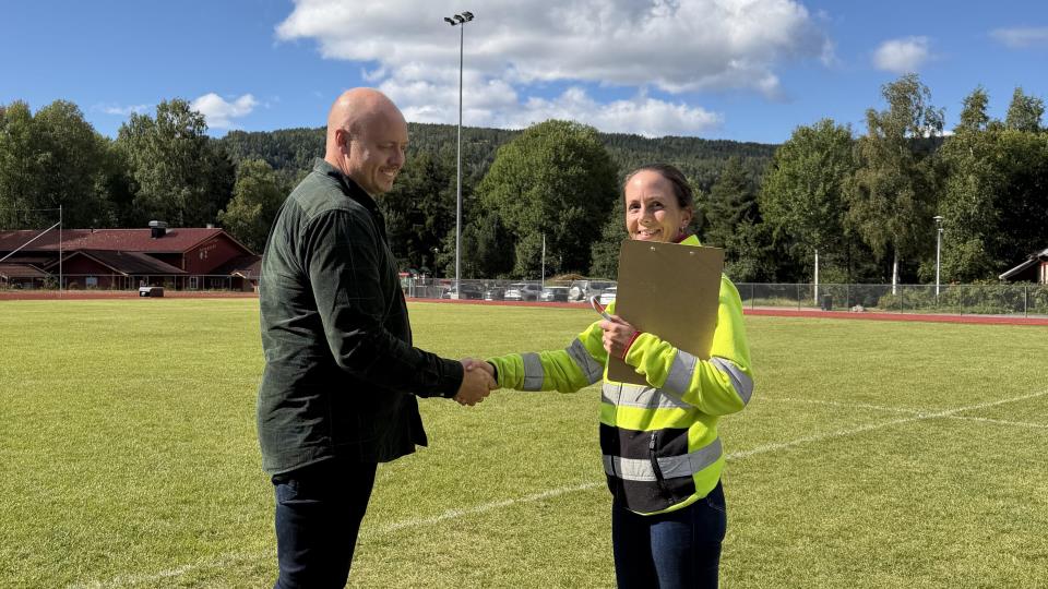 Lenke til artikkel: Overtakelsen av Noresund stadion er formelt gjennomført