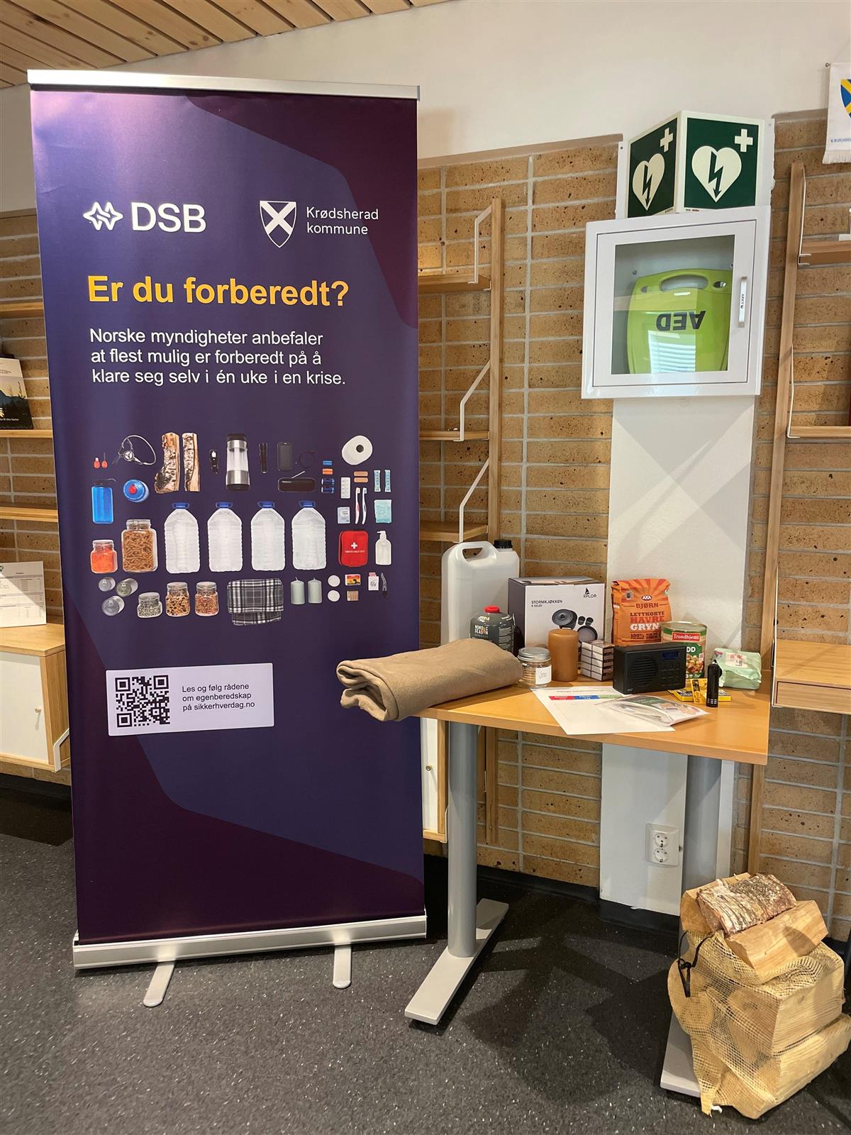 Roll up og egenberedskaps produkter utstlt på kommunehuset - Klikk for stort bilde