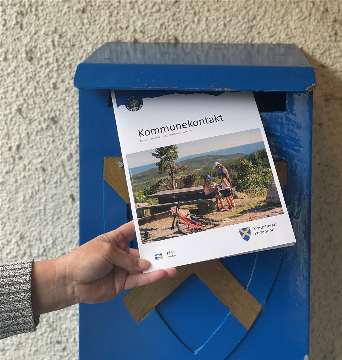 Magasin, postkasse, hånd - Klikk for stort bilde