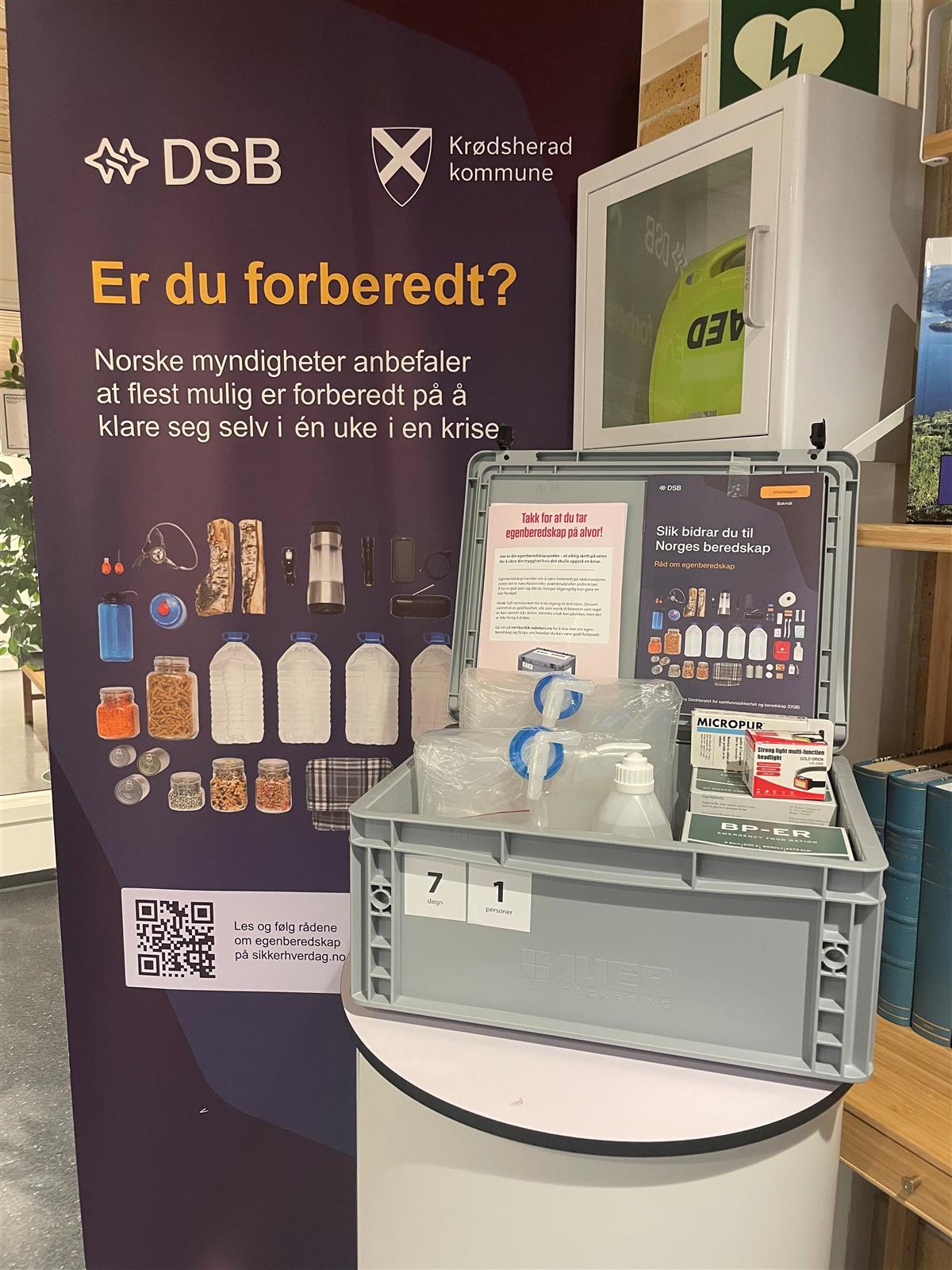 Hjertestarter, beredskapskasse, Roll up med beredskapsinformasjon - Klikk for stort bilde